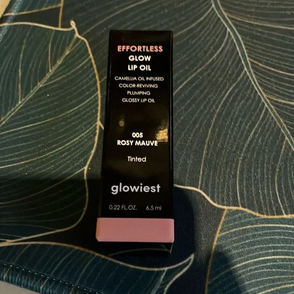 glowiest EFFORTLESS Glow Lip Oil - Picture 1 of 3